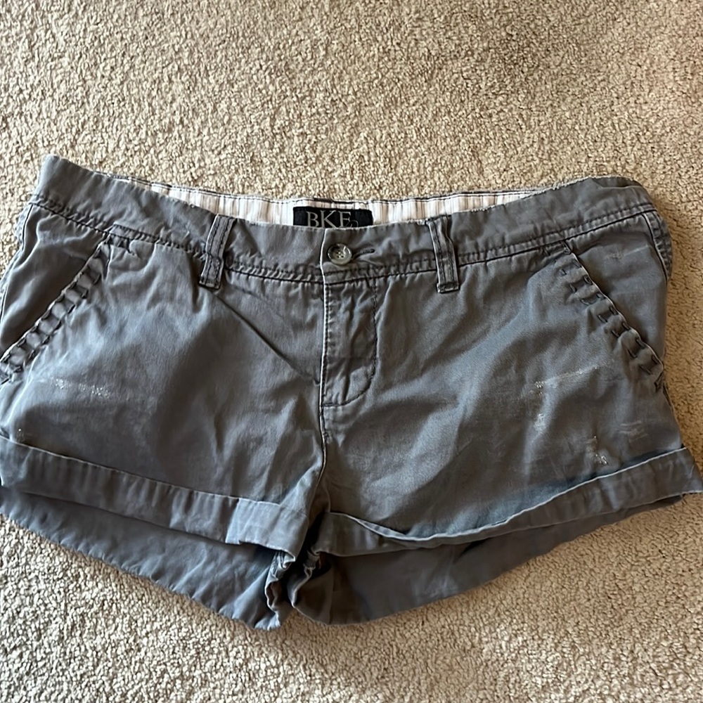 Buckle gray khaki shorts